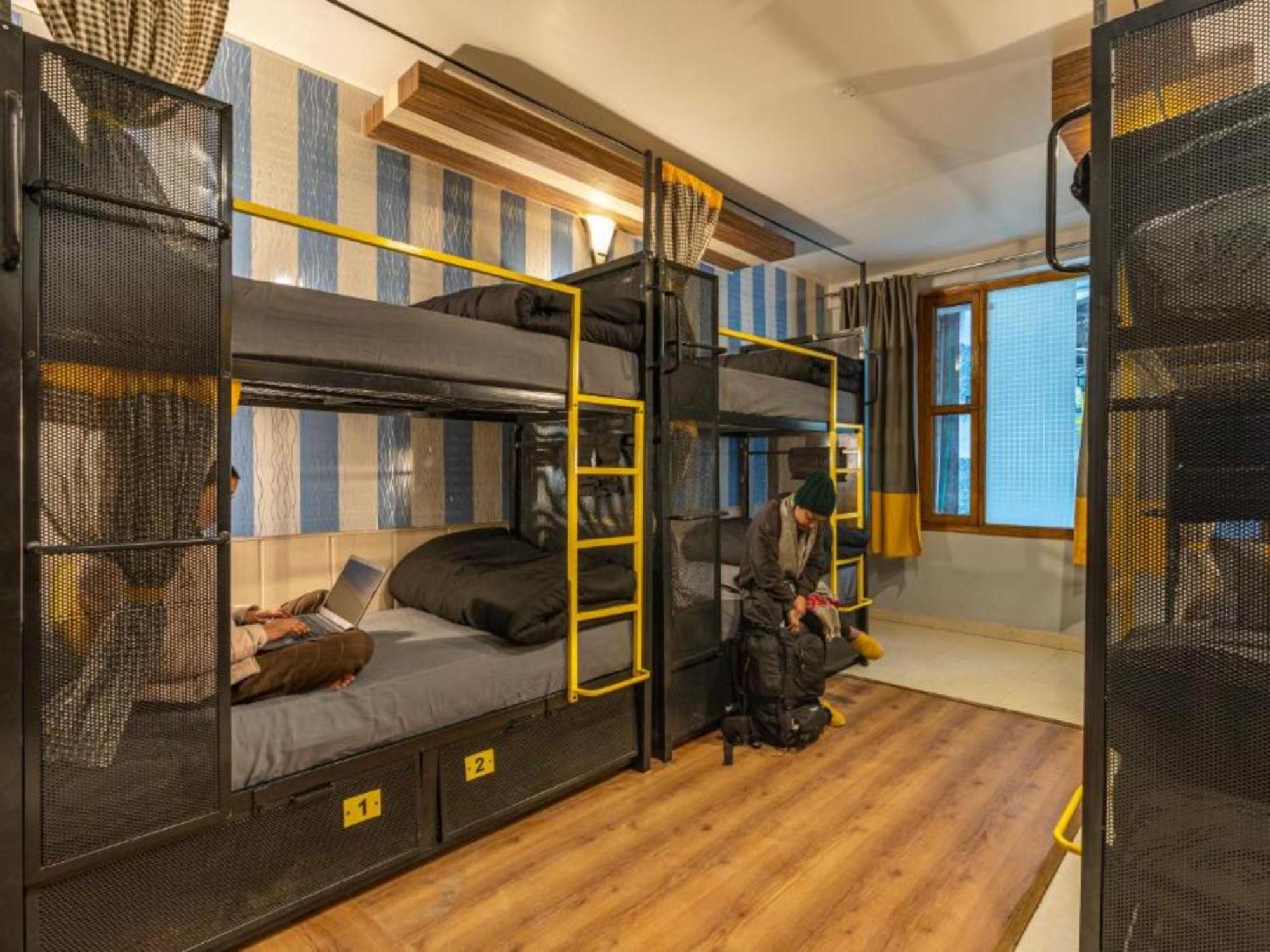 The Hosteller Mcleodganj, Mall Road McLeod Gandzs Szoba fotó