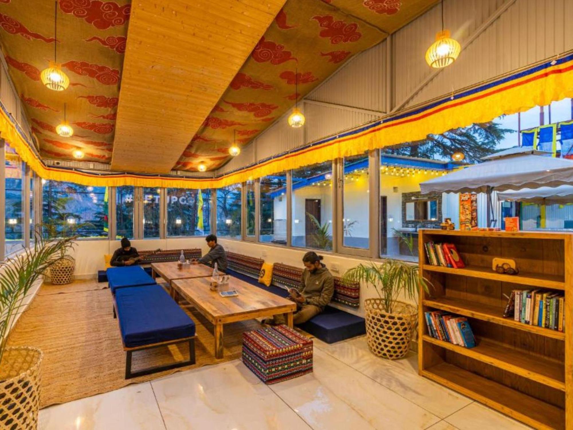 The Hosteller Mcleodganj, Mall Road McLeod Gandzs Kültér fotó