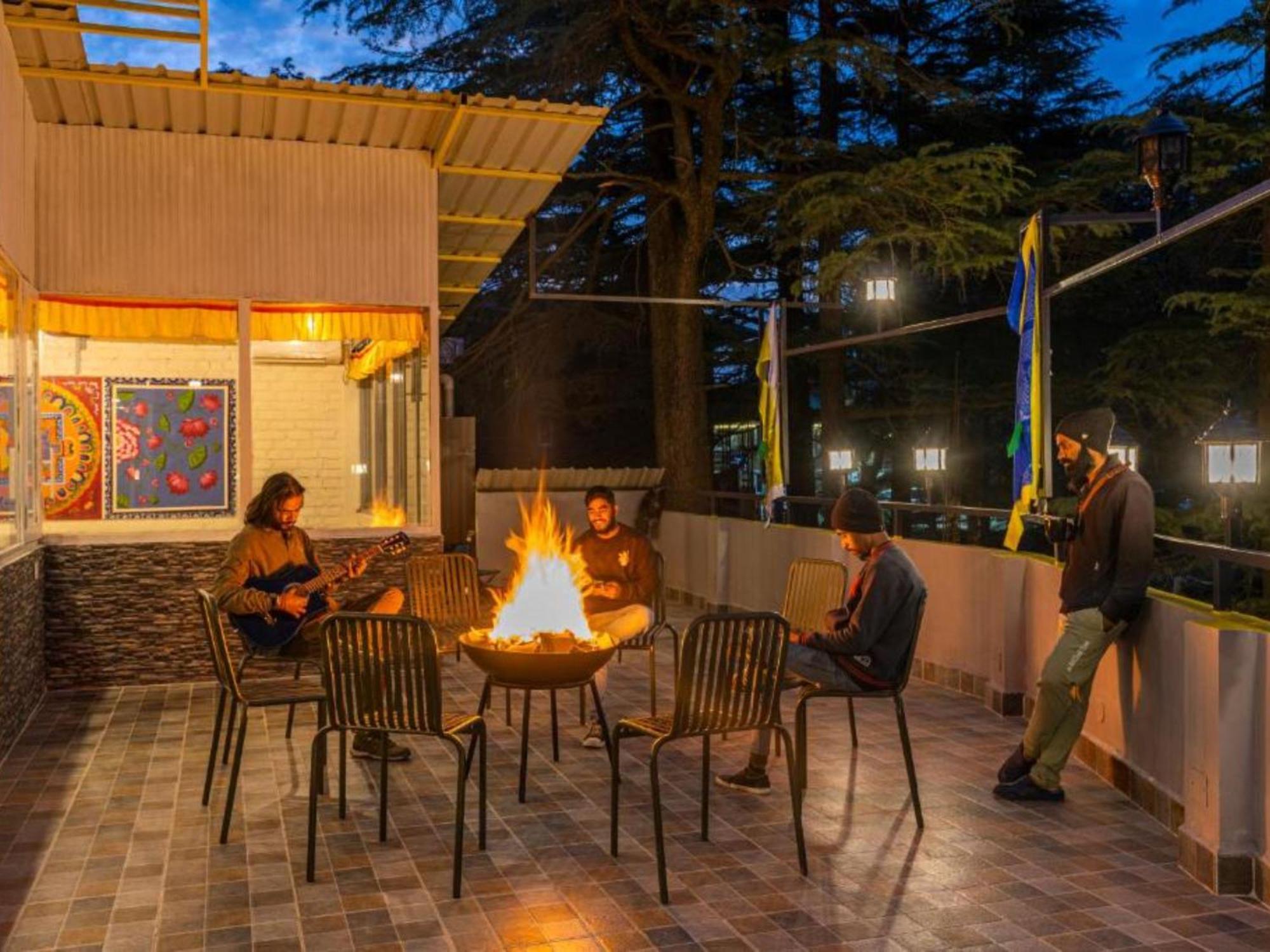 The Hosteller Mcleodganj, Mall Road McLeod Gandzs Kültér fotó