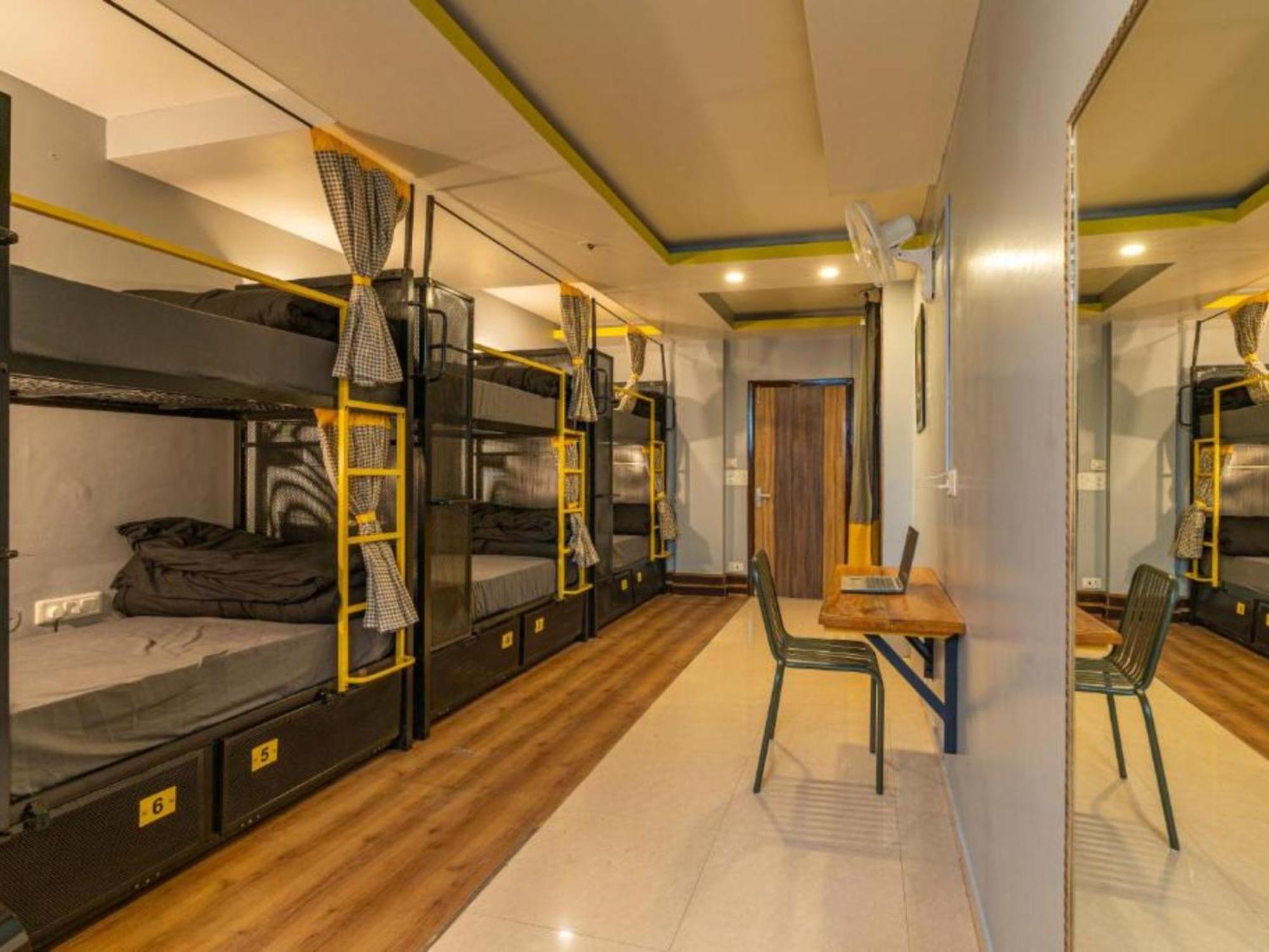 The Hosteller Mcleodganj, Mall Road McLeod Gandzs Szoba fotó