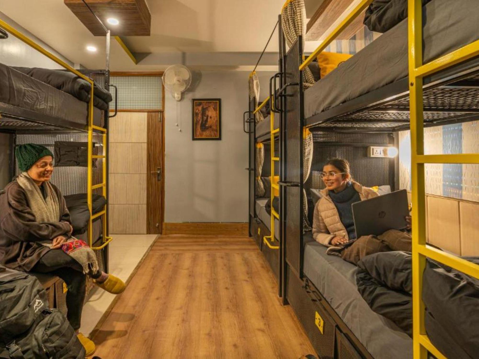 The Hosteller Mcleodganj, Mall Road McLeod Gandzs Kültér fotó