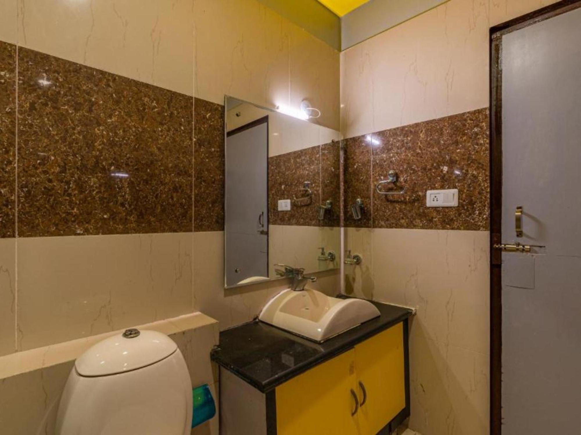 The Hosteller Mcleodganj, Mall Road McLeod Gandzs Szoba fotó